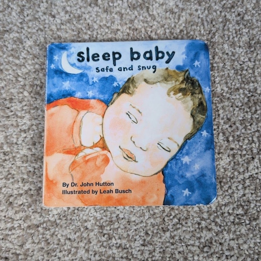 Sleep Baby Safe and‎ Snug Board Book by Dr John Hutton Illustrated Leah Busch